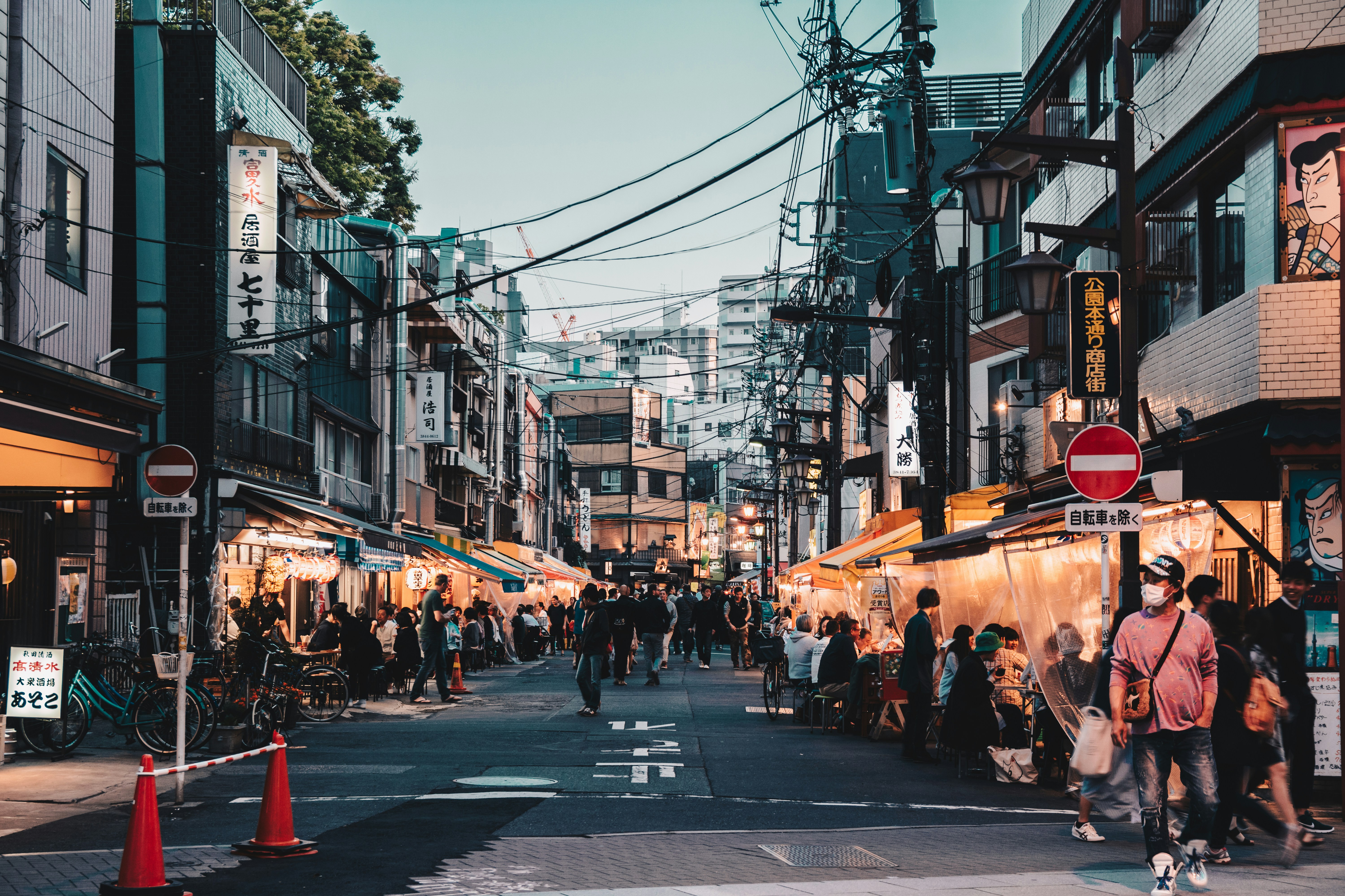 How to Speak Casual Japanese (Plain Form, Contractions, and Slang)